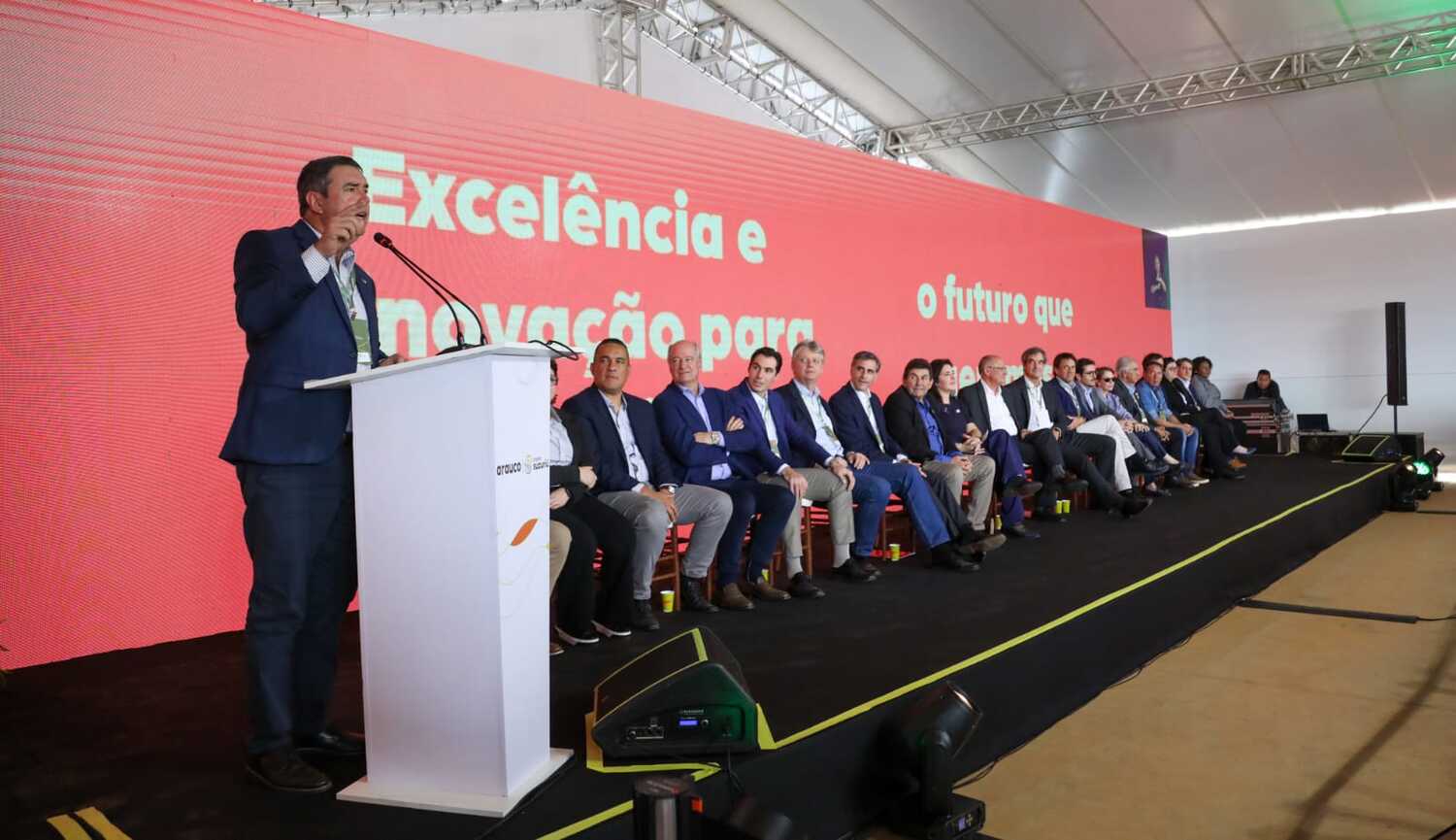 Governador Eduardo Riedel discursa durante o evento e destaca que o projeto é fruto de uma construção de confiança entre o governo do estado e a empresa Arauco.
