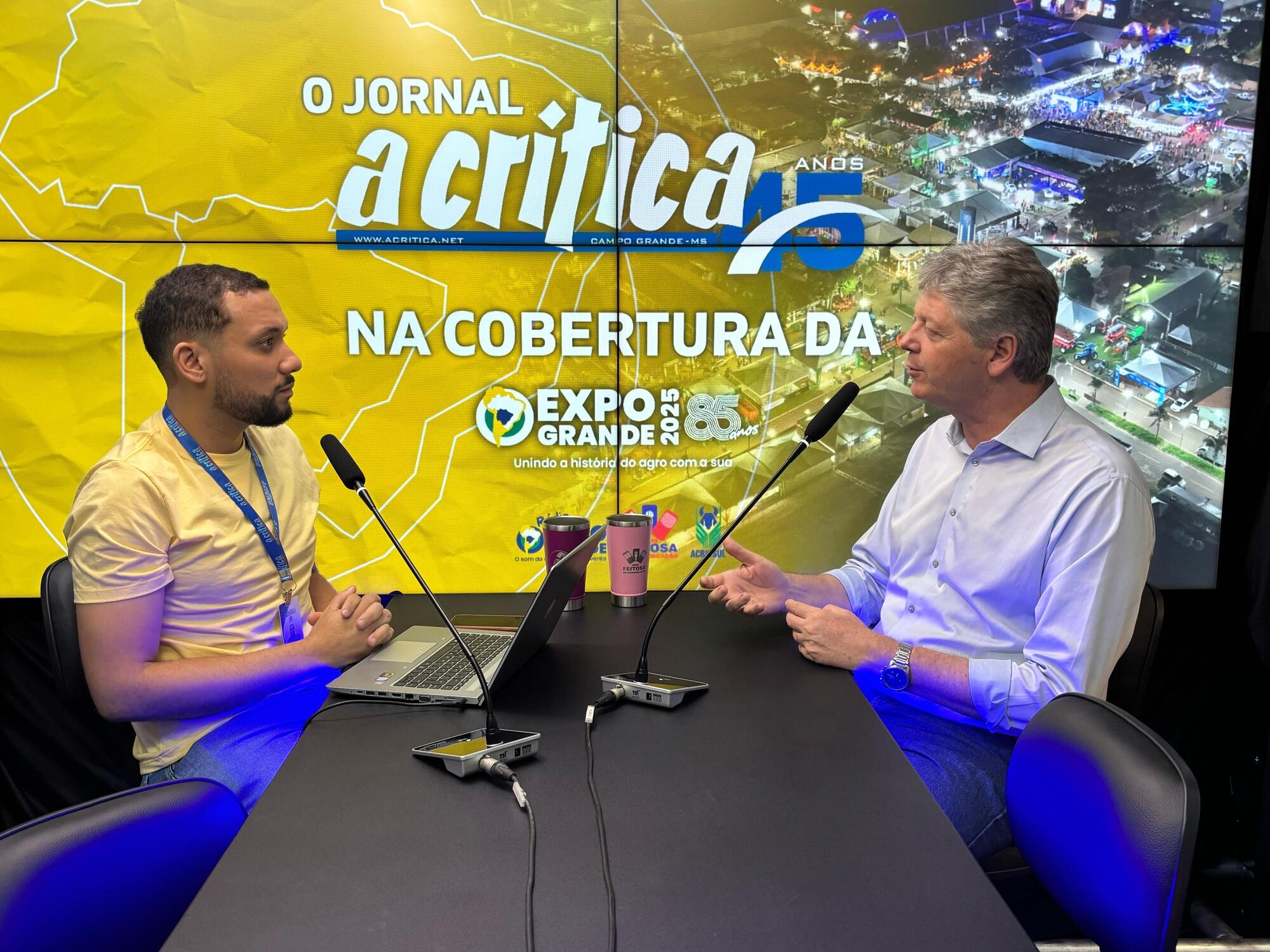 Jaime Verruck fala no estande do Grupo Feitosa de Comunicação