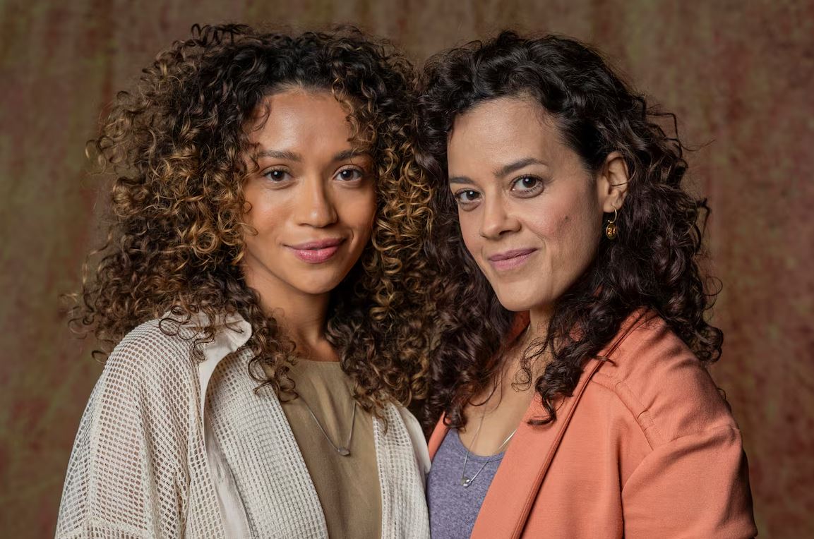 Laís (Lorena Lima) e Cecília (Maeve Jinkings) serão um casal na novela Foto: Fábio Rocha/TV Globo