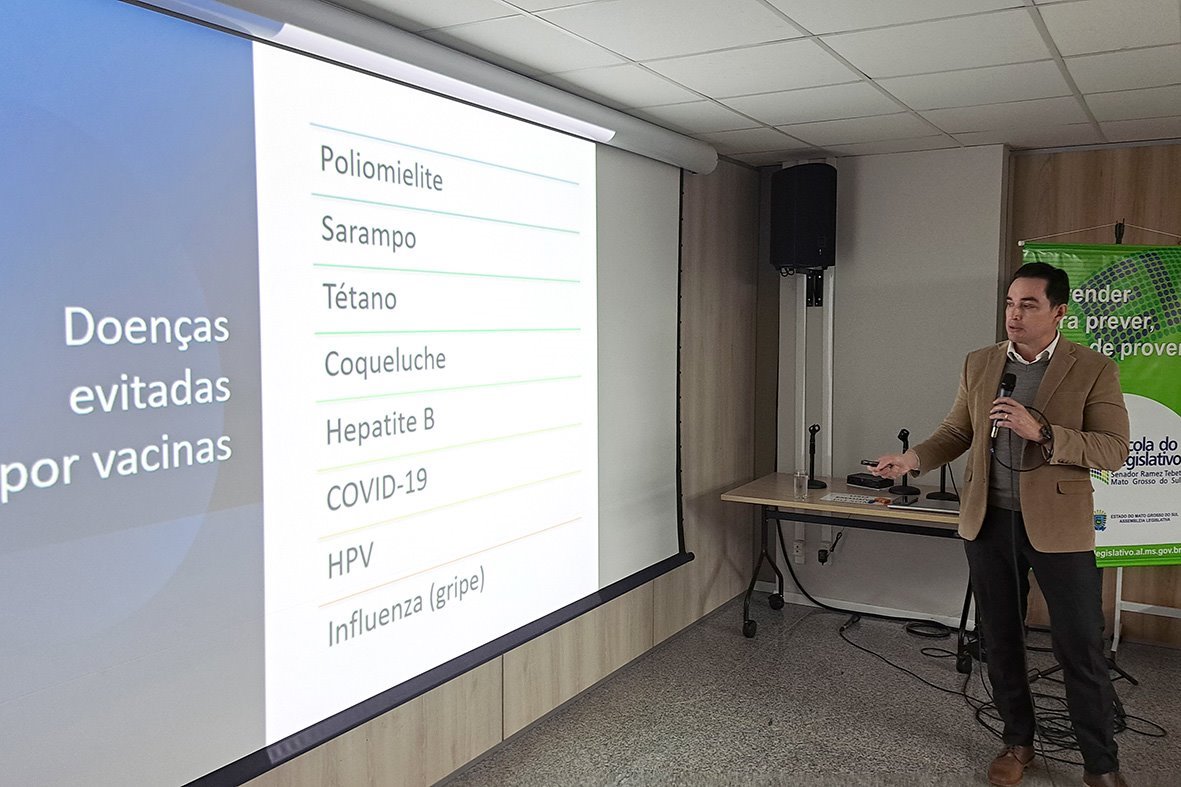 Dr. Henrique exemplifica doenças que podem ser evitadas por vacinas