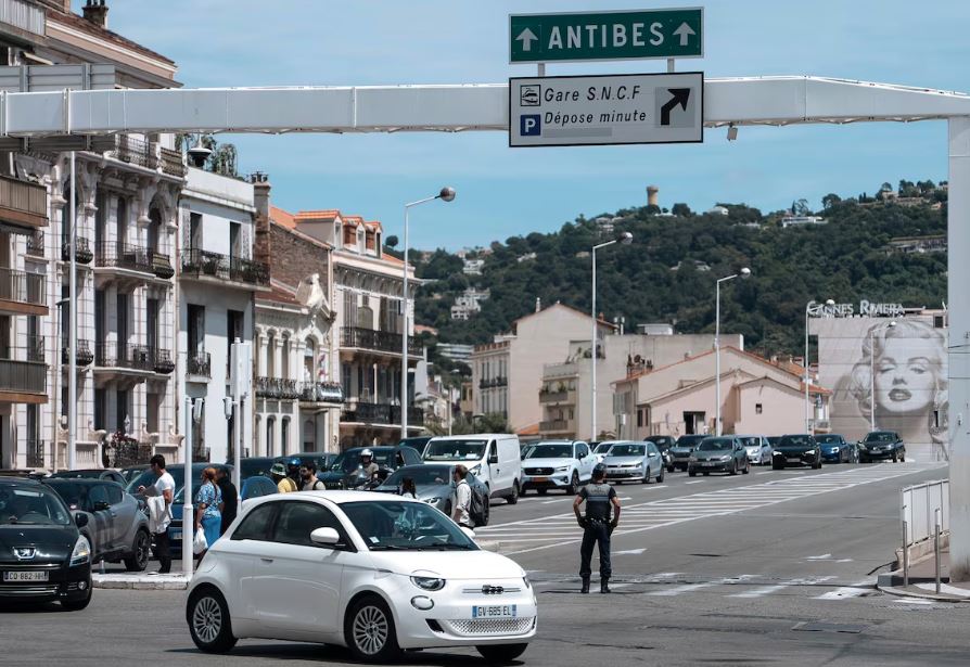 Trânsito em Cannes também foi prejudicado por conta da queda de energia 