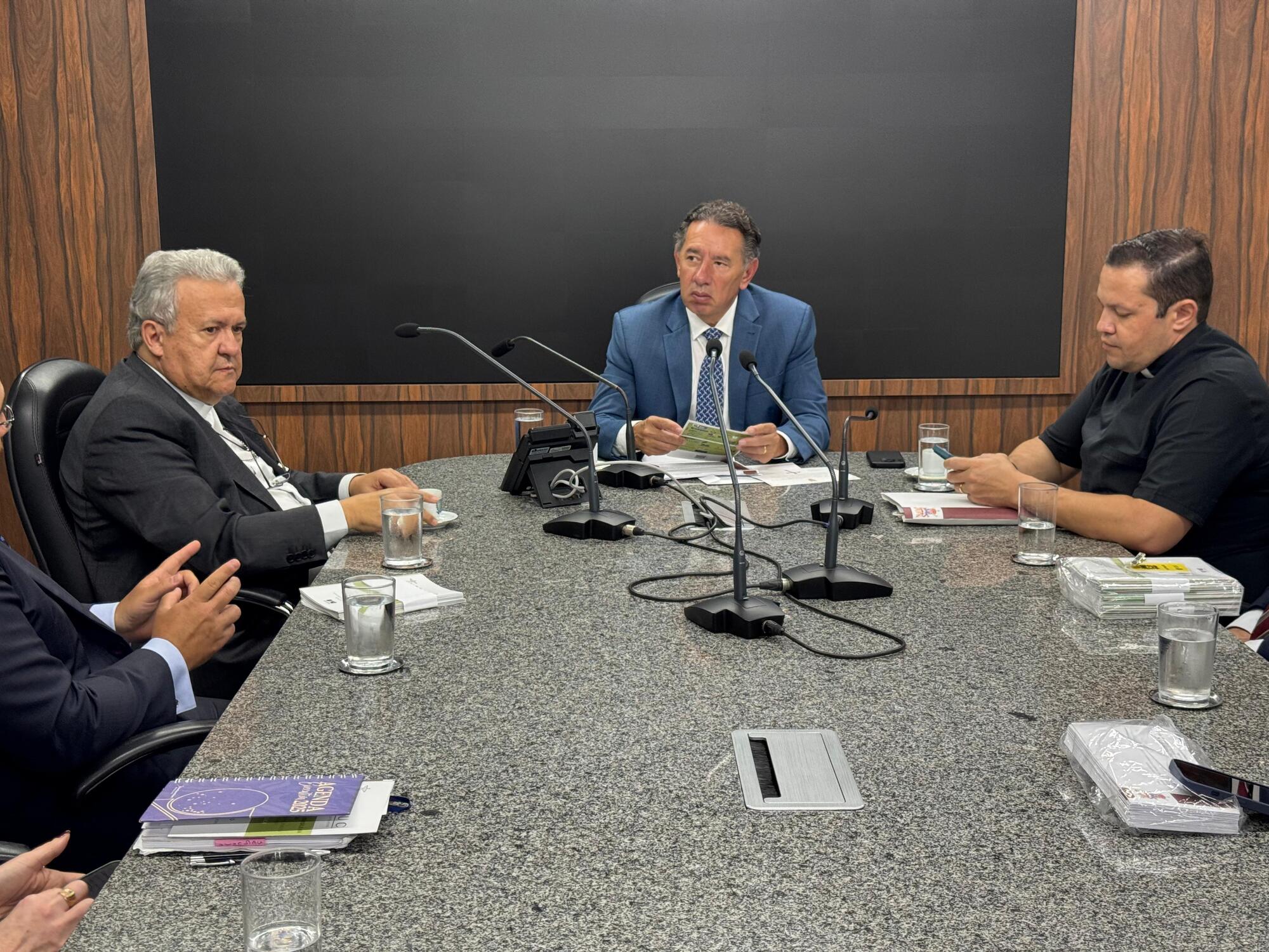 Reunião na presidência da ALEMS tratou do apoio ao Jubileu da Esperança e à pauta da ética na política.