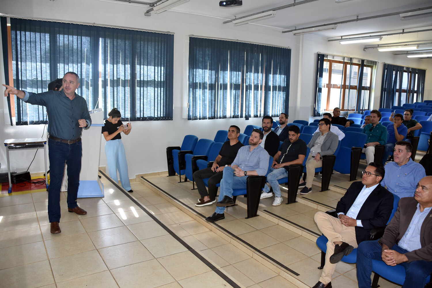 Cursos gratuitos vão ajudar quem quer sair do desemprego em Campo Grande