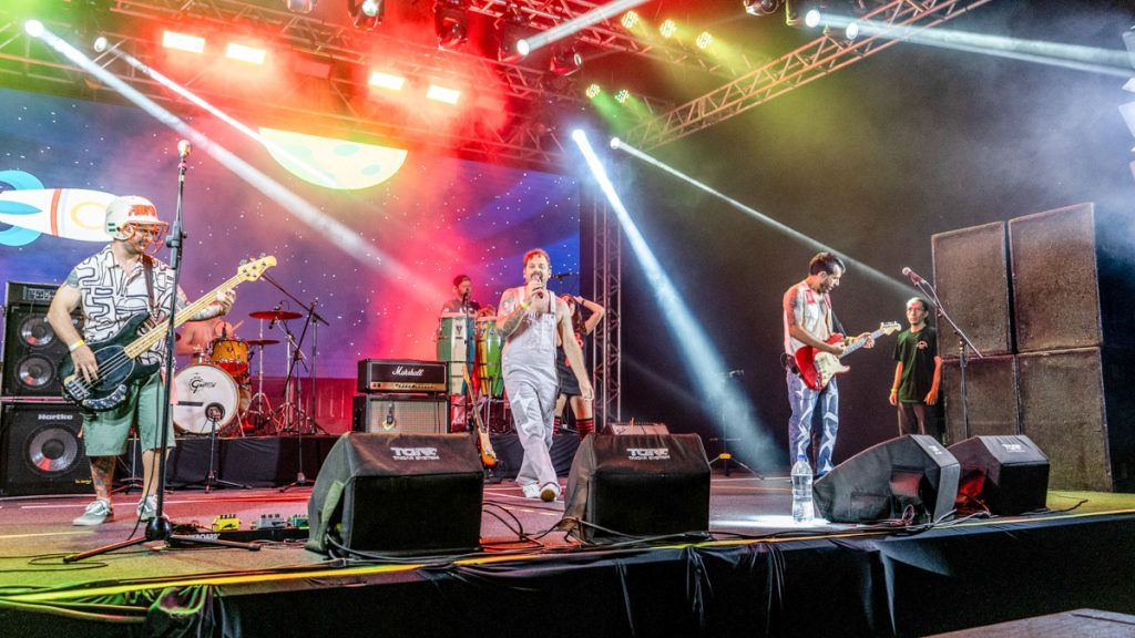 Banda boliviana agita Corumbá com show marcante em sua estreia no Brasil.