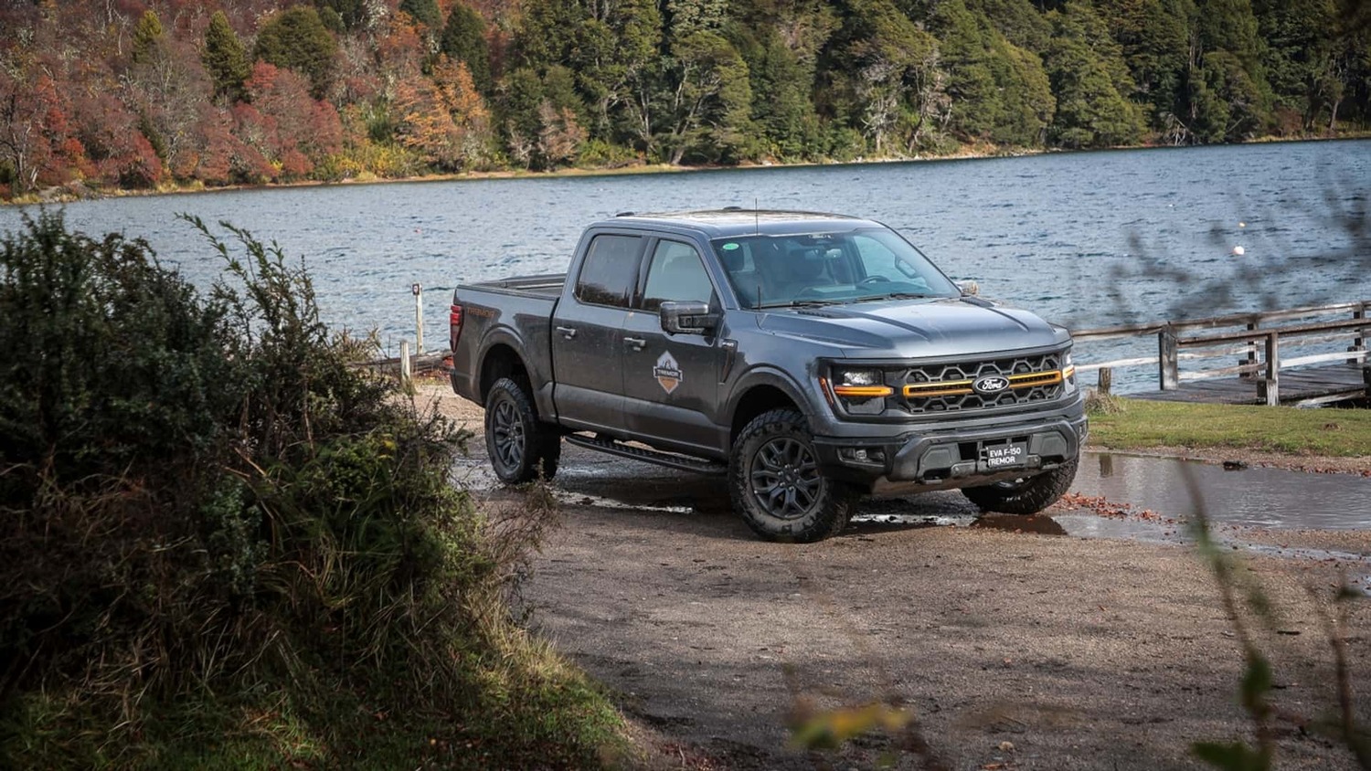 Com visual imponente, a nova Ford F-150 Tremor une força e tecnologia para aventuras fora da estrada  sem abrir mão do conforto.