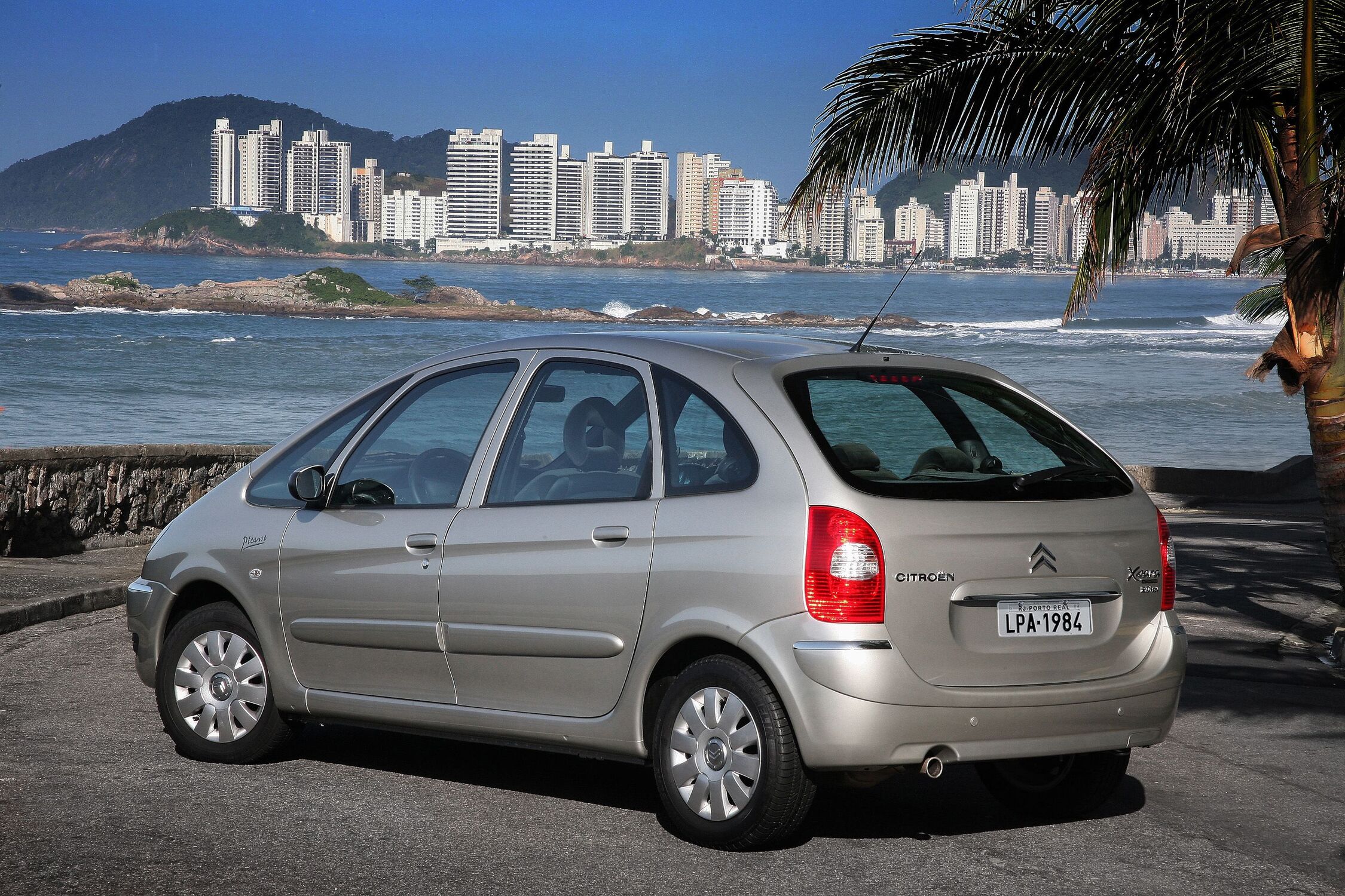 O Xsara Picasso ainda teve uma reestilização em 2007, com algumas mudanças no visual