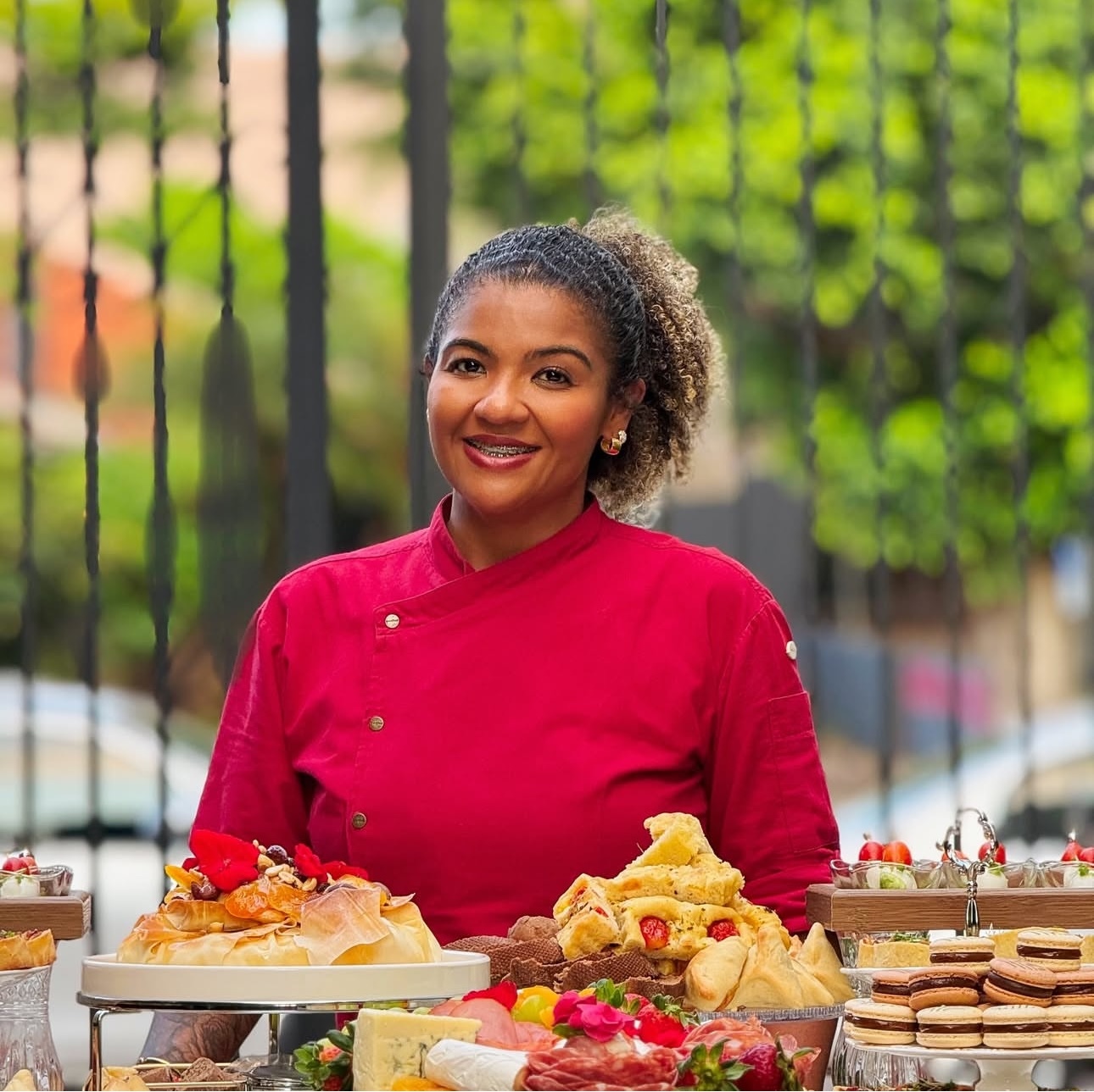 Com talento e dedicação, Hannah transformou sua paixão pela cozinha em um negócio de sucesso em Campo Grande.