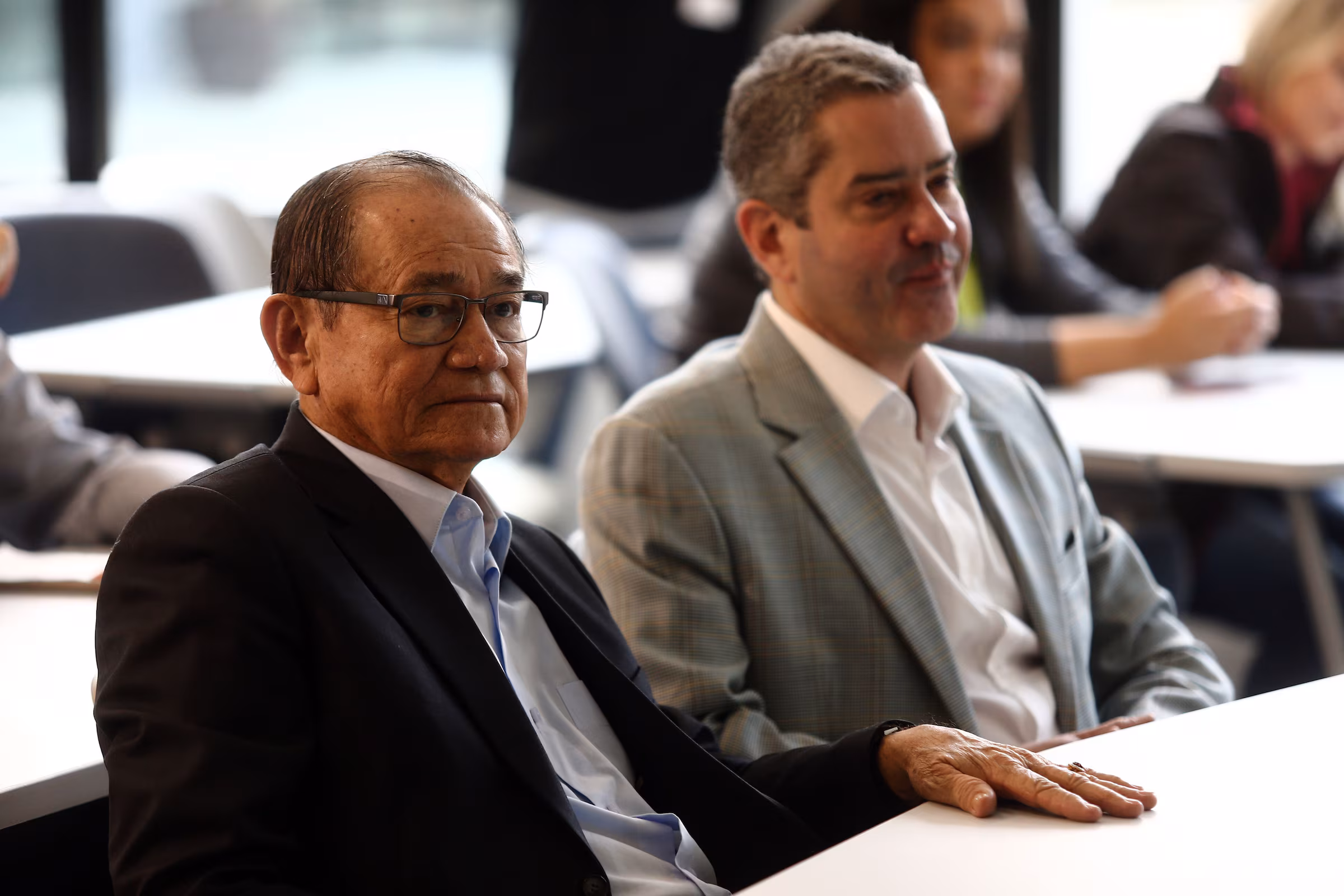 Coronel Nunes (à esquerda) presidiu a CBF interinamente duas vezes, uma antes e uma depois de Rogério Caboclo (à direita). 