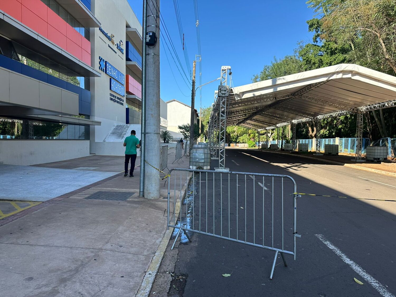 Montagem da estrutura da Semana S do Comércio, que acontece nos dias 16 e 17 de maio em Campo Grande