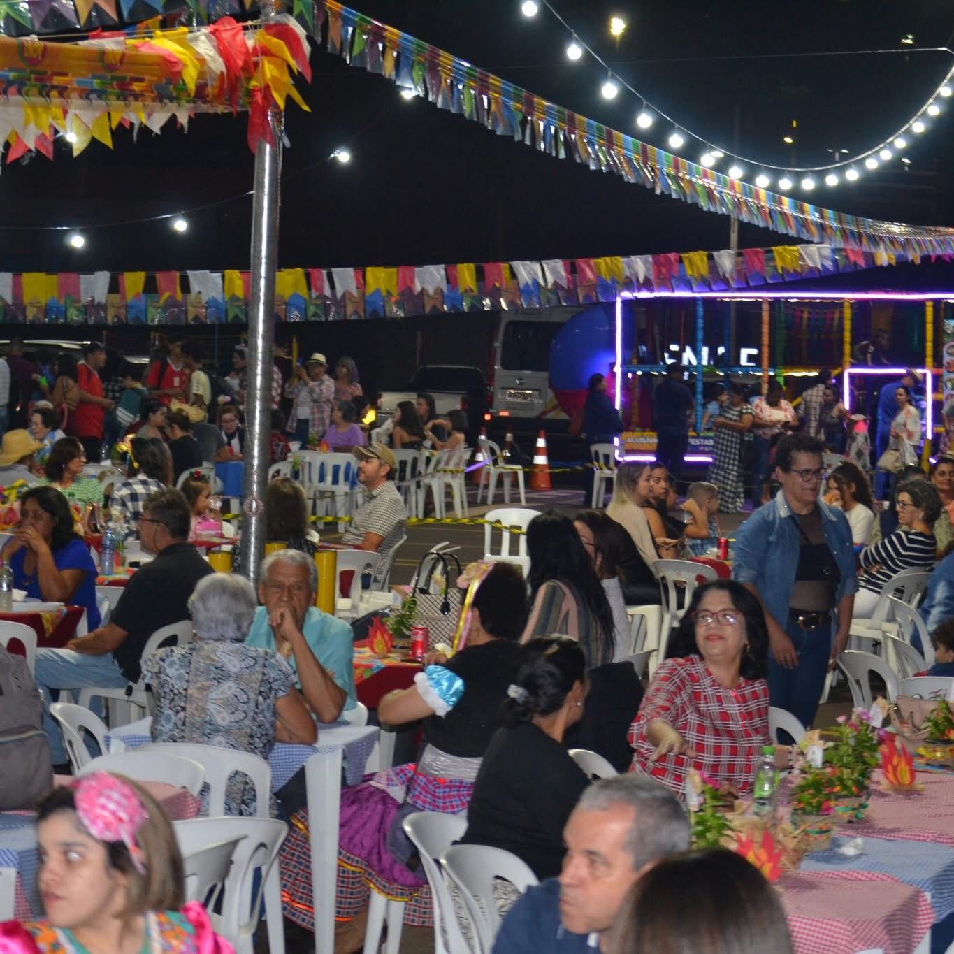 O arraiá acontece nos dias 6 e 7 de junho, das 17h às 22h, no Comper Itanhangá, localizado na rua Joaquim Murtinho, 1679  Itanhangá Park.