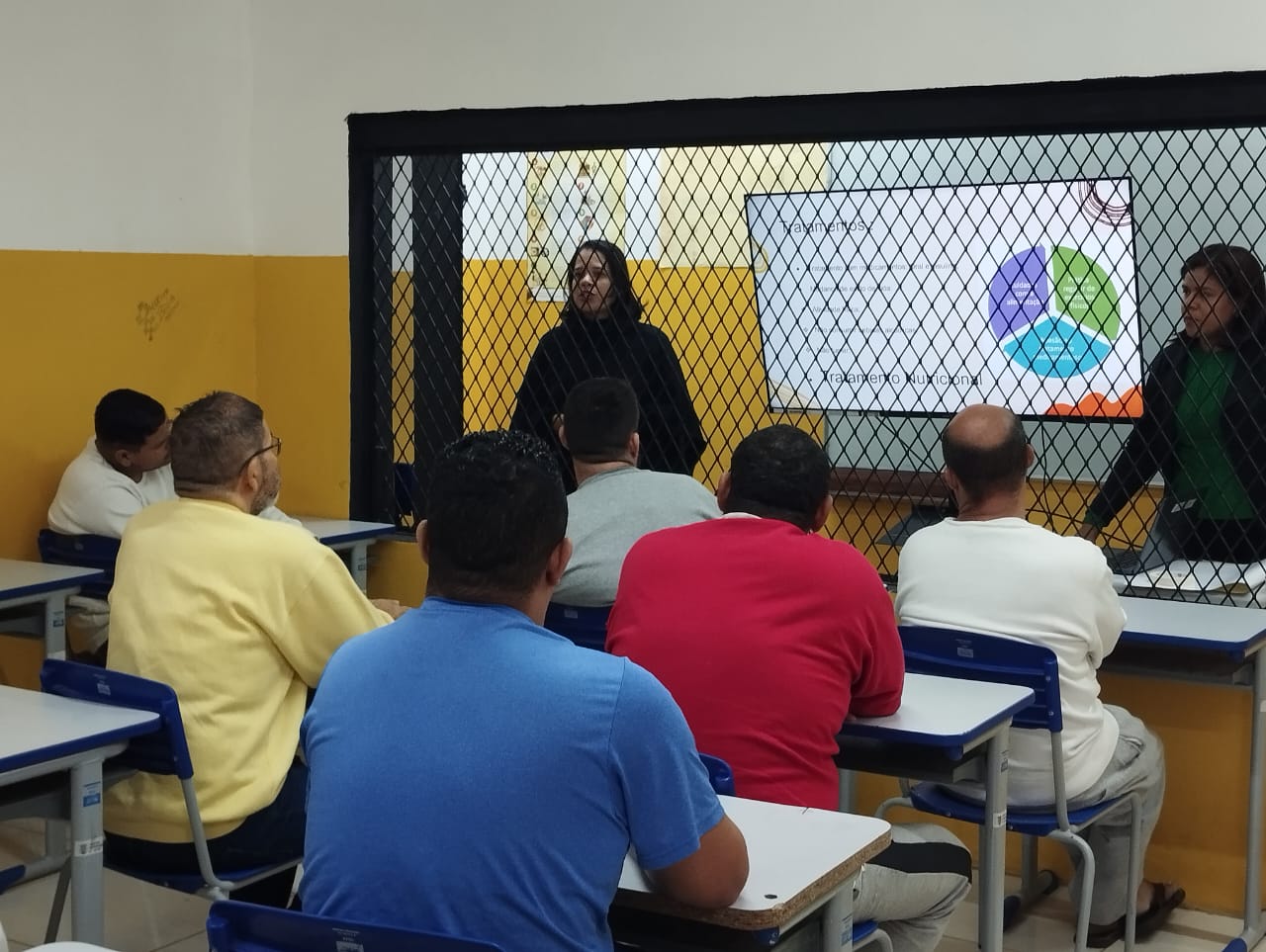 A ação consistiu numa palestra ministrada pela nutricionista Karine Taveira Gil de Amarante, que atua na Divisão de Saúde Prisional da Agepen 
