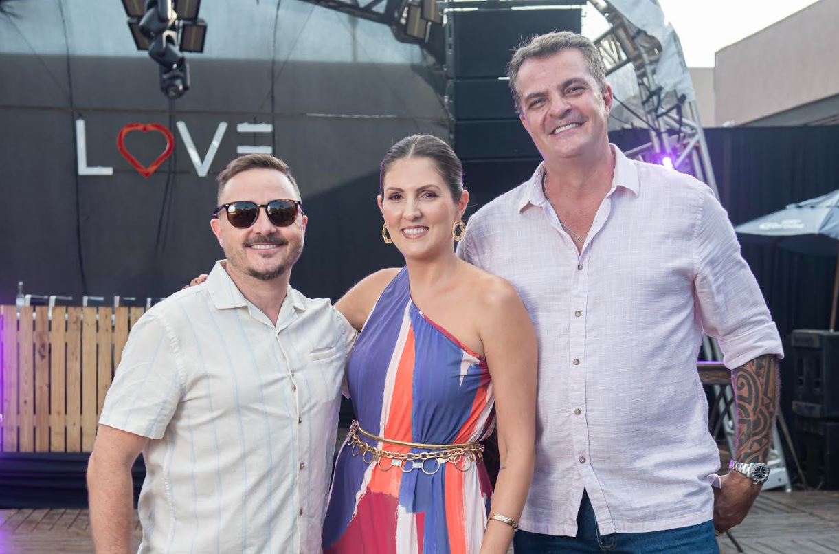 Os DJs e criadores da LOVE Tommy Menegazo, Nathalia Albuquerque e Cegonha comemoram o sucesso da 11ª edição.