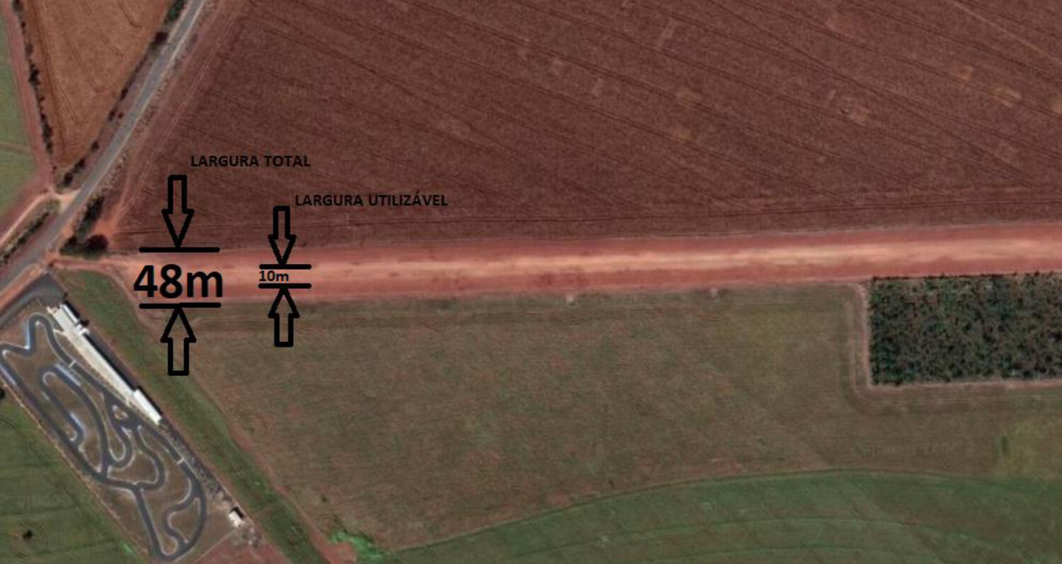 Imagem de satélite do aeródromo Quatro Ventos mostra pista com 48 metros de largura total, mas apenas 10 metros considerados utilizáveis segundo a investigação do CENIPA.