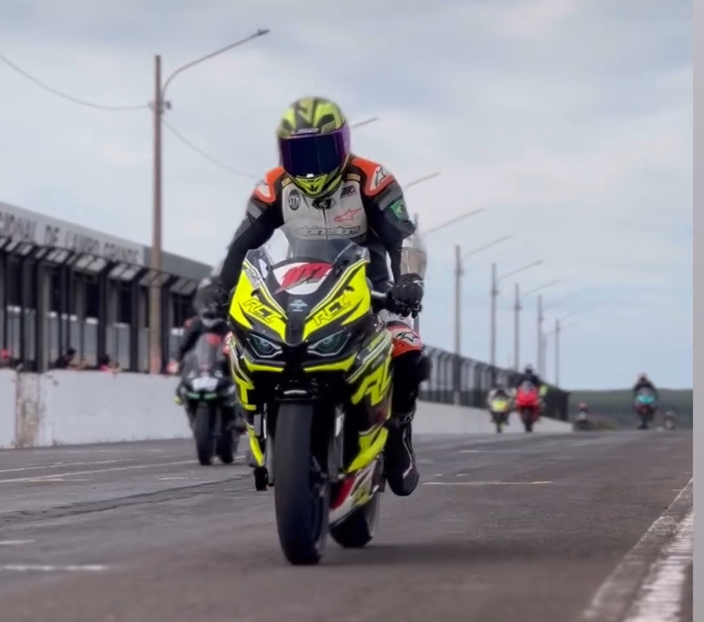 Piloto acelera na reta do Autódromo Internacional de Campo Grande; etapa destacou presença de competidores de MS e outros estados.