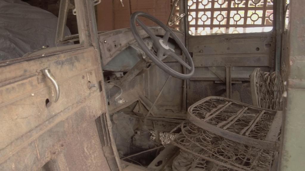 Interior do Ford Tudor 1930 antes da restauração (Foto: Divulgação)