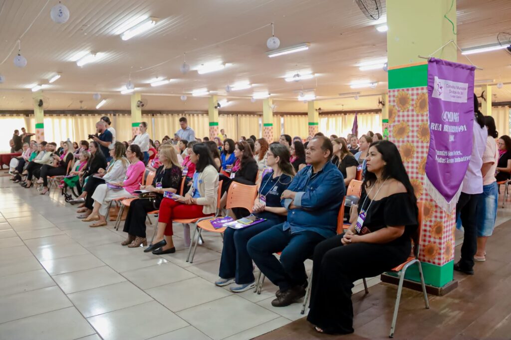 Público presente acompanha o evento