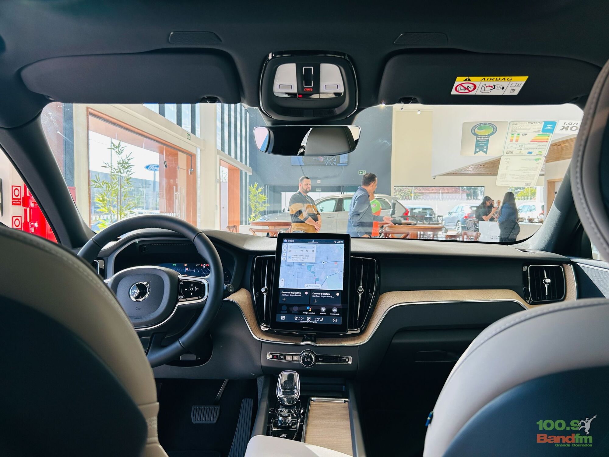 Interior do novo Volvo XC60 exibido durante o evento de lançamento em Campo Grande  destaque para a central multimídia de 11,2 polegadas.