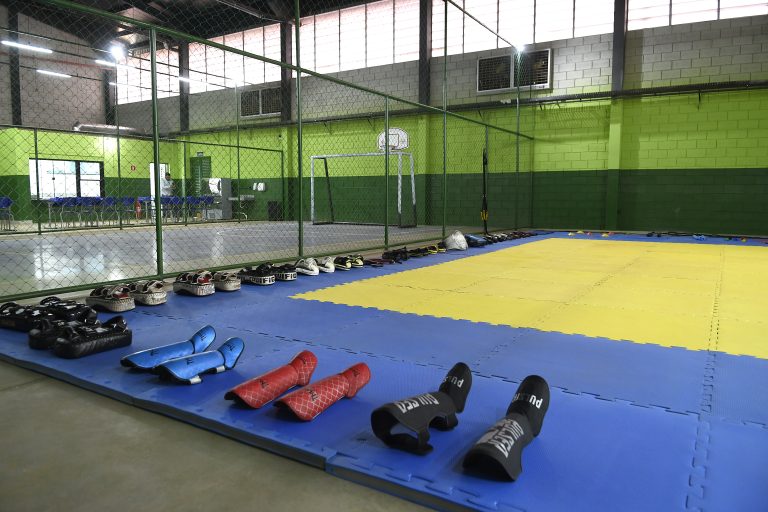Quadra climatizada na Escola Estadual Cristóvão Silveira