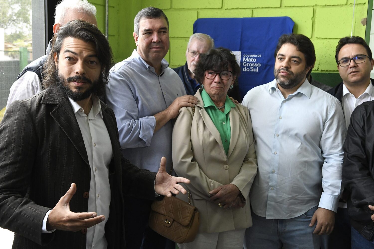  Familiares e autoridades emocionados durante a solenidade que homenageou Cristóvão Silveira com o nome da nova escola.