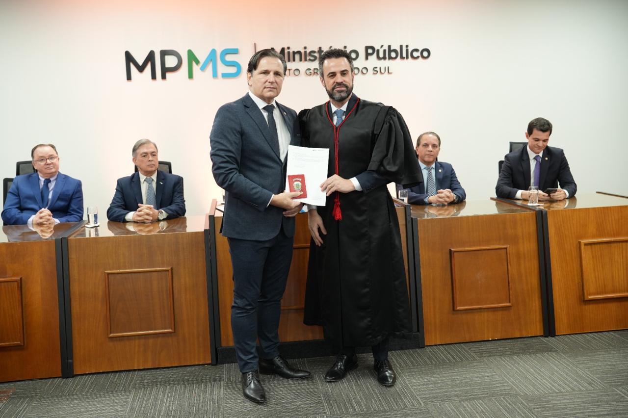 Clóvis Amauri Smaniotto é empossado pelo  procurador-geral de Justiça do Ministério Público de Mato Grosso do Sul (MPMS), Romão Avila Milhan Junior
