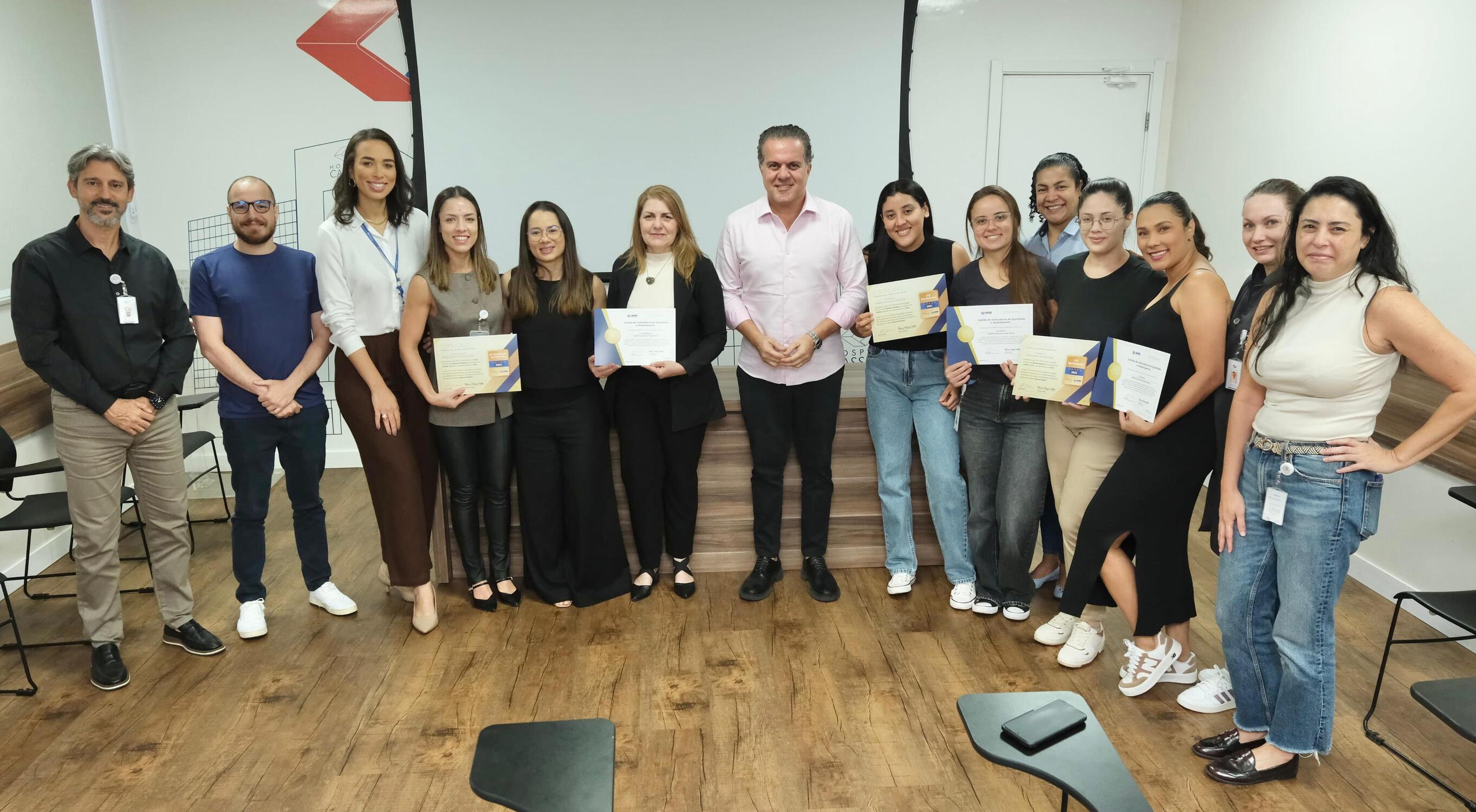 Entrega dos certificados concedidos pelo sistema Epimed Monitor