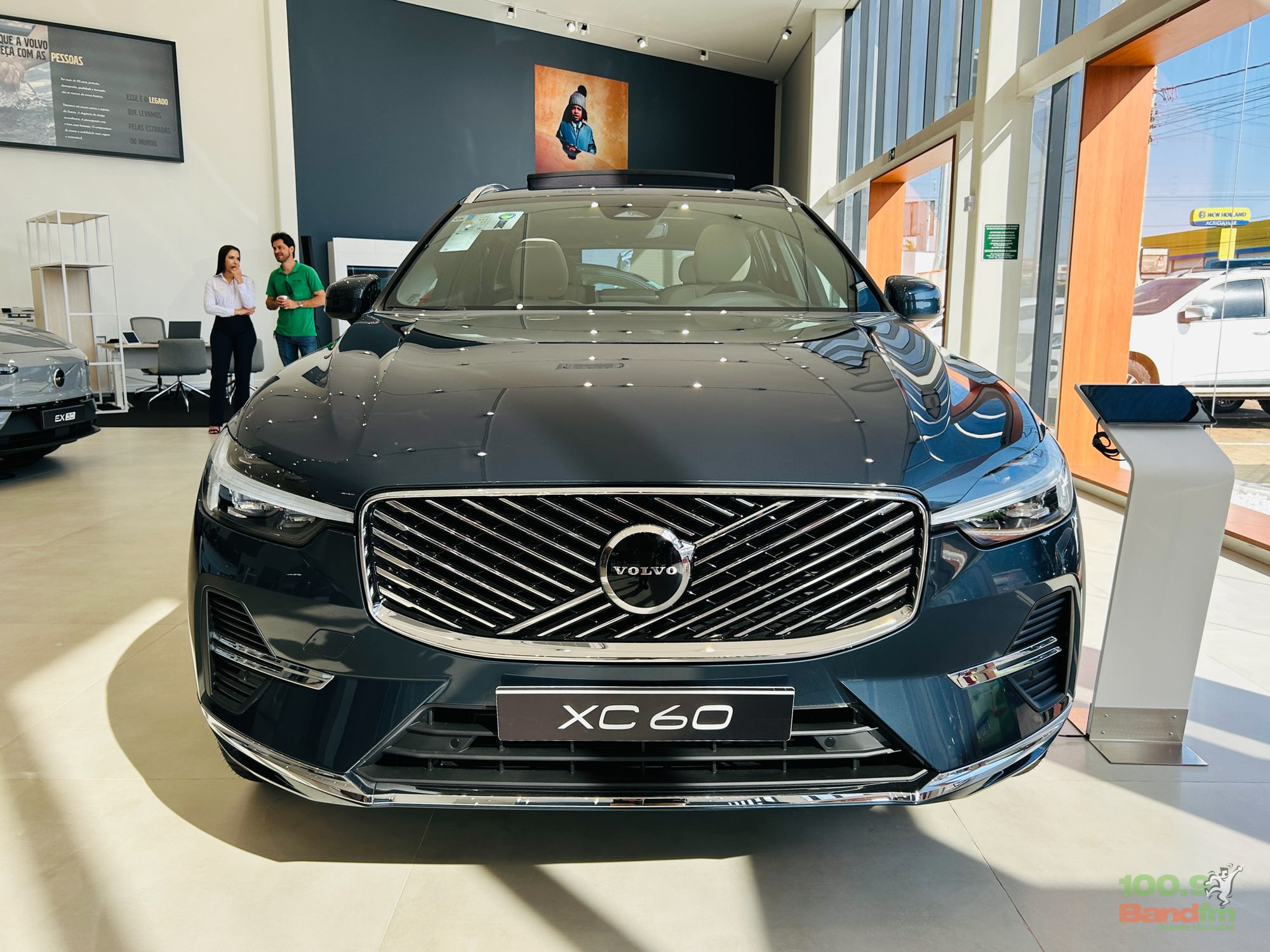 Novo Volvo XC60 em exposição na concessionária Enzo Volvo, em Dourados (MS)