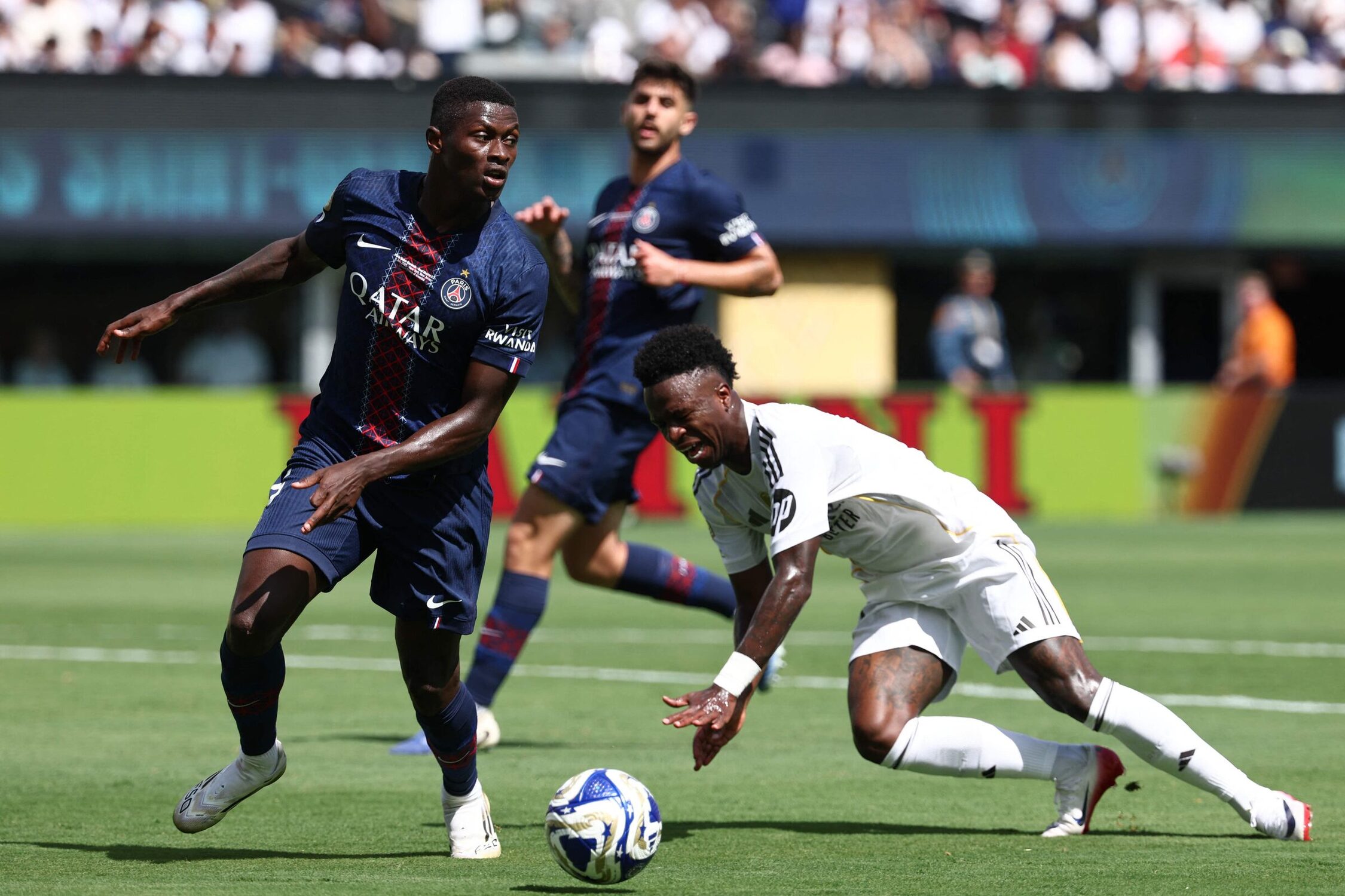Vinicius Junior teve atuação apagada diante do PSG