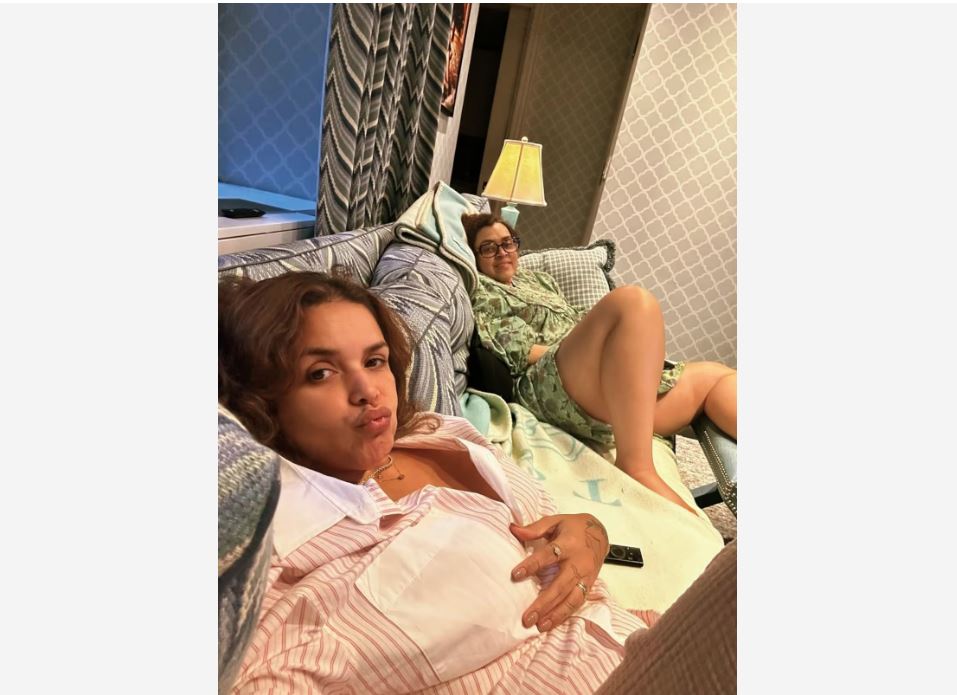 Jude Paulla e Preta Gil em Nova York no dia 13 de julho de 2025, uma semana antes da morte da cantora