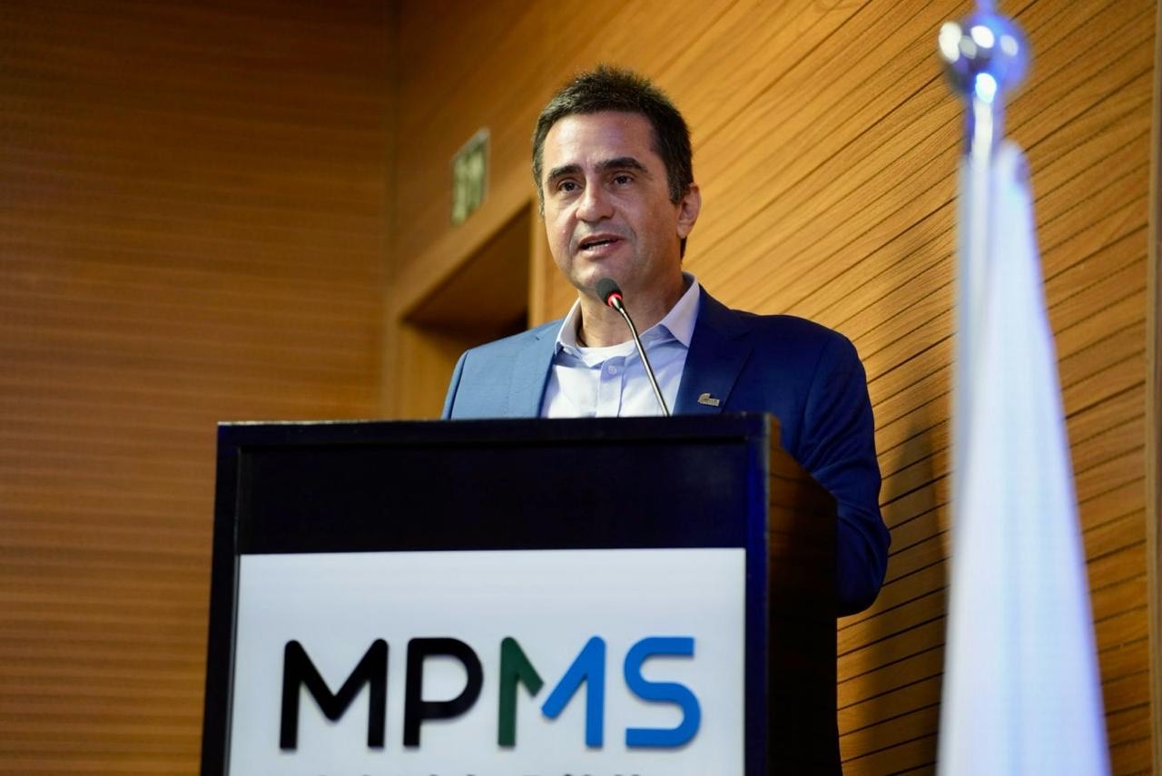 Luciano Loubet durante discurso de posse como presidente da Abrampa, na noite de 8 de maio, no auditório do MPMS. Foto: Divulgação/Abrampa