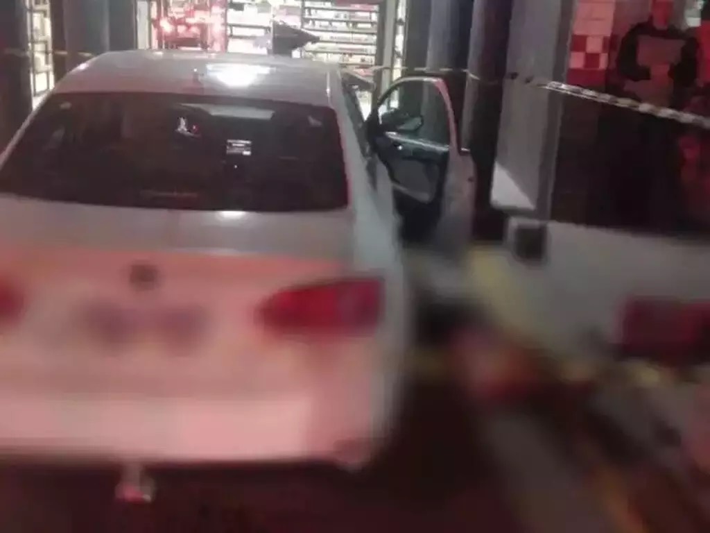 Casal é morto a tiros em frente a loja em Coronel Sapucaia