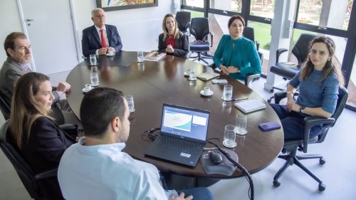 Reunião realizada na sede do Tribunal de Contas de Mato Grosso do Sul, com a participação de gestores e técnicos responsáveis pelo desenvolvimento do projeto. (Foto: Mary Vasques)