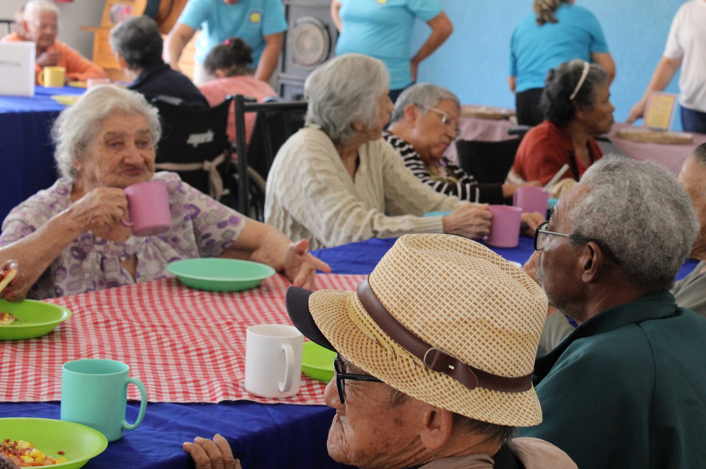 A ação contou com atividades de pintura, culinária e confraternização entre os cerca de 90 idosos atendidos pela instituição, que em 2025 completa 102 anos.