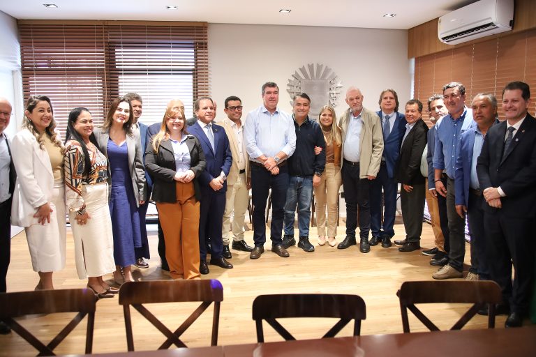 Governador com lideranças de Santa Rita e parlamentares do Estado