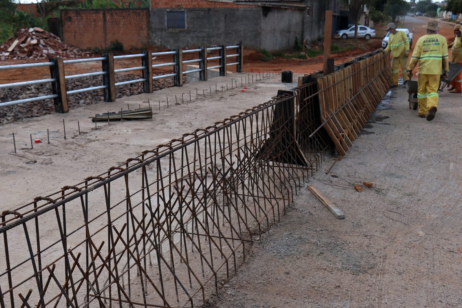 Obra no Lageado encerra travessia por pinguela com nova ponte e pavimentação, mudando a rotina de moradores
