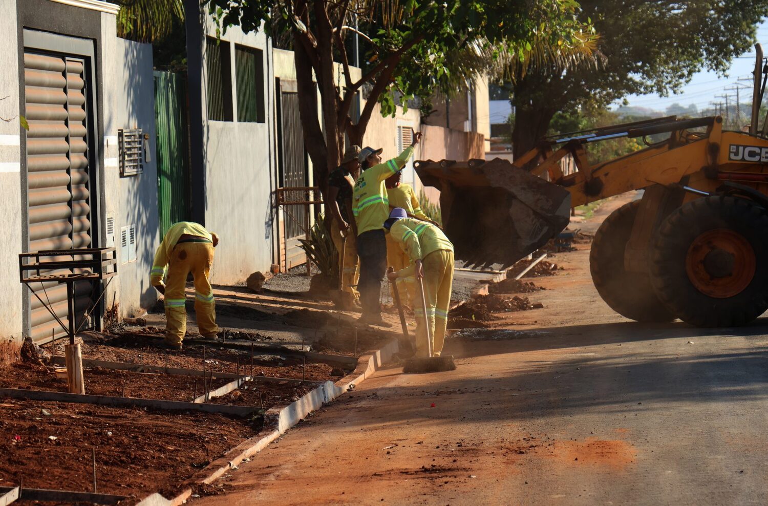 A obra também contempla a pavimentação da rua Tristão dos Santos
