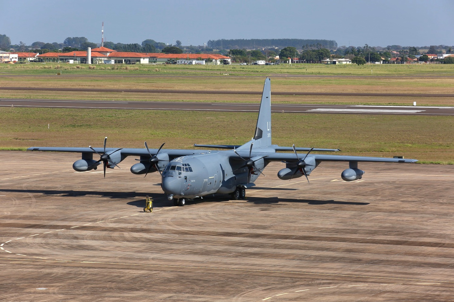 Avião cargueiro C-17 Globemaster III da Força Aérea dos EUA pronto para operação na Base Aérea de Campo Grande.