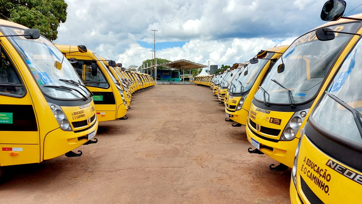 Novos ônibus escolares adaptados para transporte de alunos da zona rural em Mato Grosso do Sul