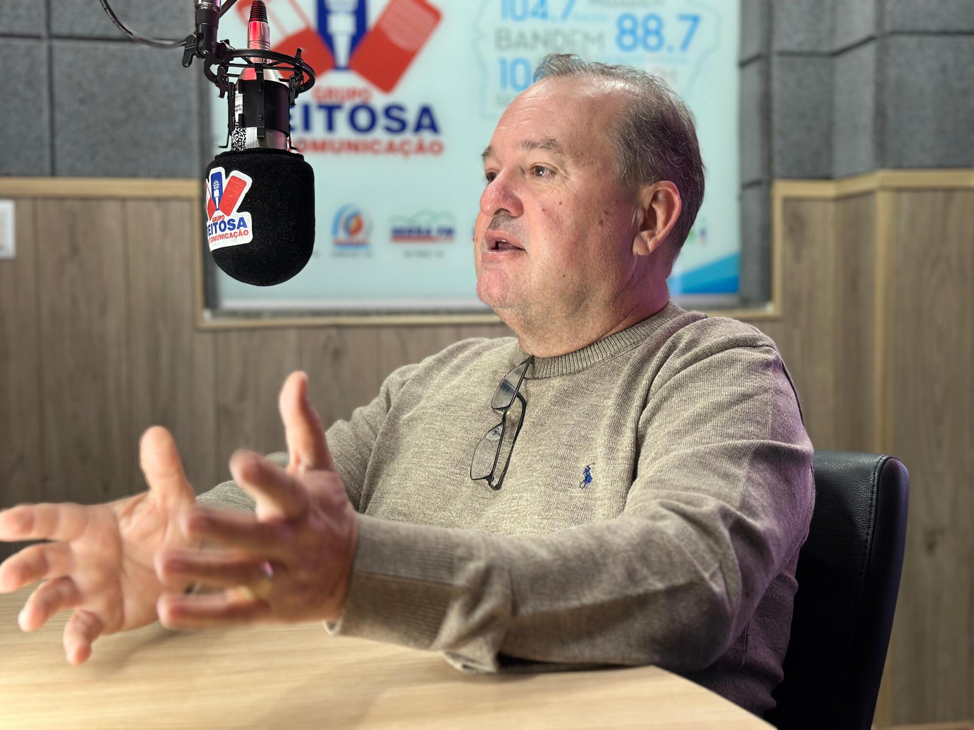 Sérgio Silva, organizador da Fenasul, durante entrevista ao programa Giro Estadual de Notícias, exibido pelo Grupo Feitosa de Comunicação (Foto: Lorena Sone)