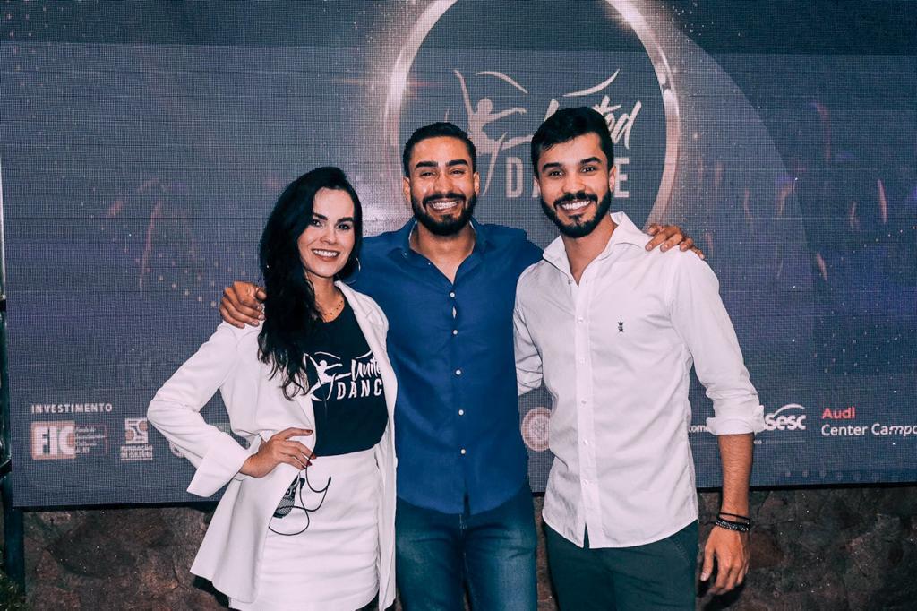 Lara ao lado de Marcio Elias e Rafael Fornazare, os criadores do projeto United Dance