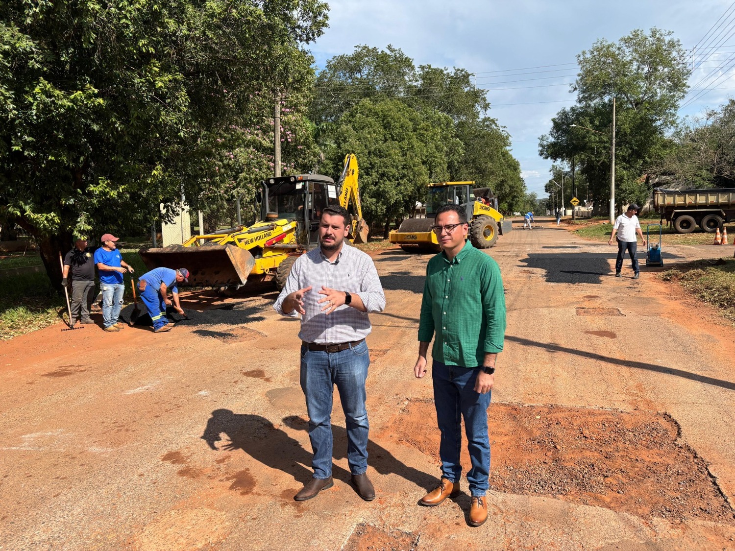 Prefeito vistoria obra de infraestrutura