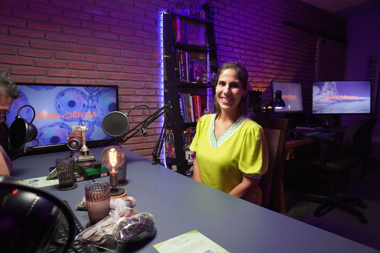 Silvia em entrevista ao podcast Papo de Ciência