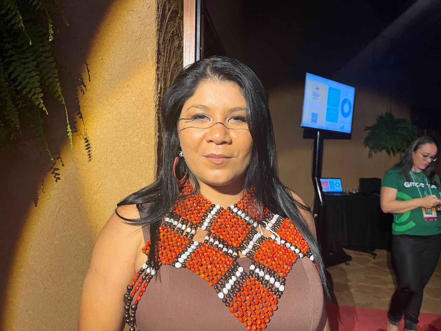A apresentação da mostra foi feita por Gleycielli, representante dos povos originários de Mato Grosso do Sul