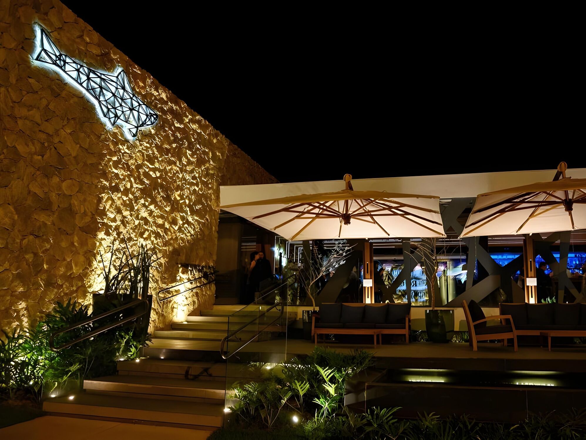 Fachada do Imakay, restaurante que mistura gastronomia japonesa e peruana em Campo Grande, com ceviches, tempurás e frutos do mar.