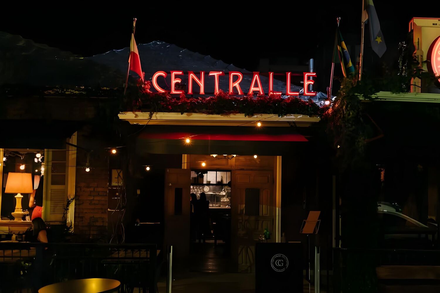Fachada do restaurante Centralle Osteria, em Campo Grande; casa italiana aposta em receitas clássicas como carbonara e pappardelle com javali.