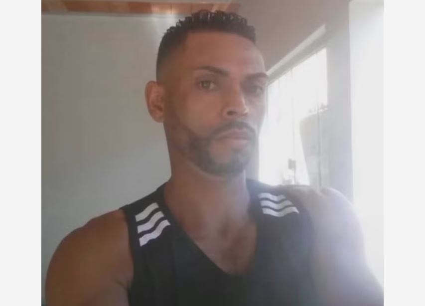 O gari Laudemir de Souza Fernandes, morto durante discussão no trânsito, enquanto trabalhava na coleta de lixo.