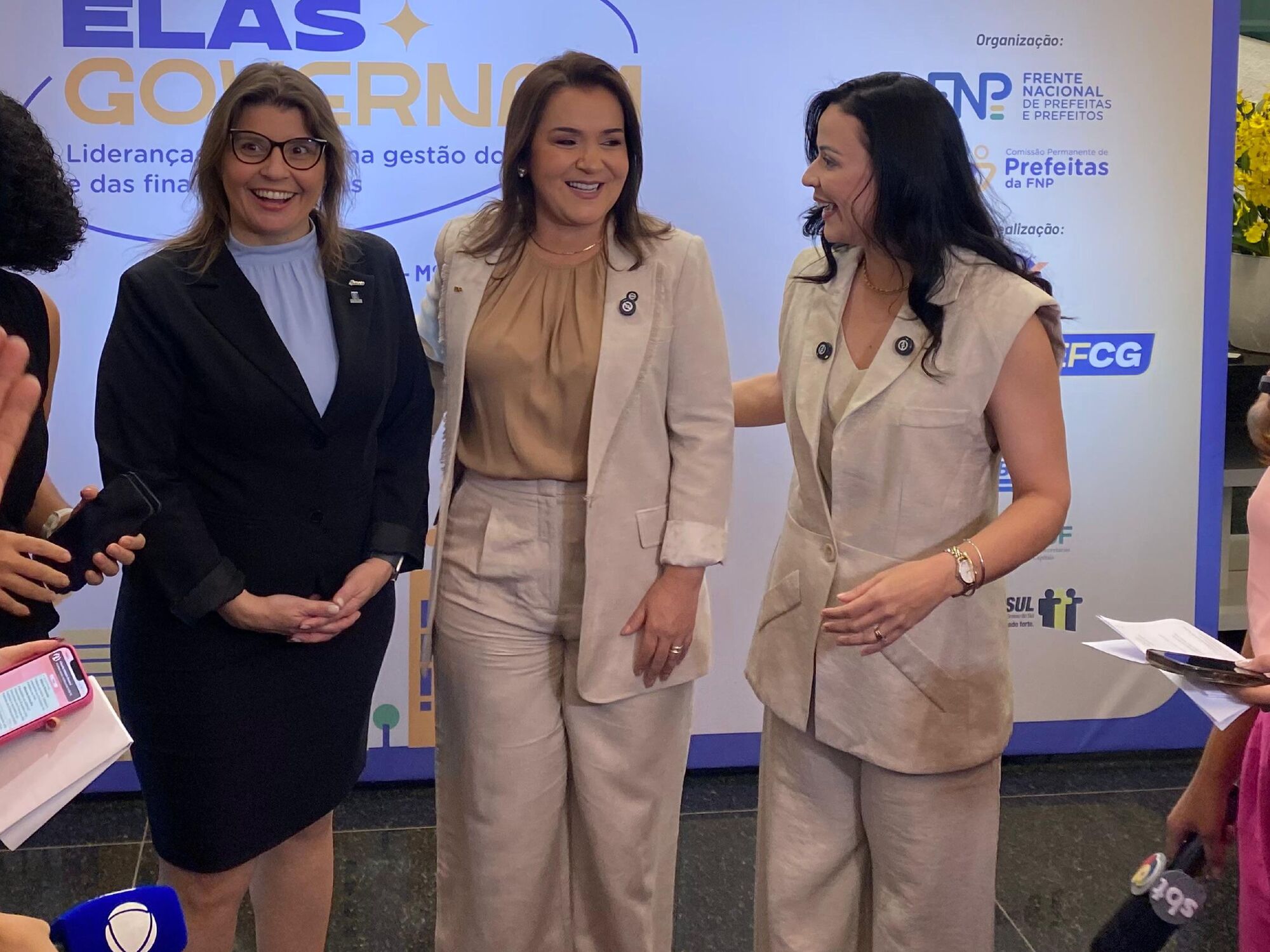 Michele Roncalio e as prefeitas Adriane Lopes e Márcia Conrado 