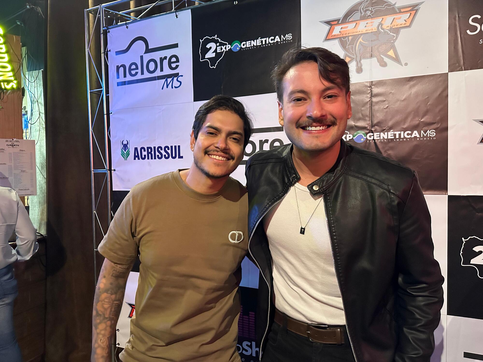 A dupla Caio & Gabriel.