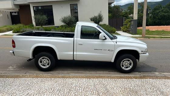 Dakota R/T V8 5.2, lançada em 2000. Foi a última picape nacional equipada com motor V8 e virou um clássico instantâneo.