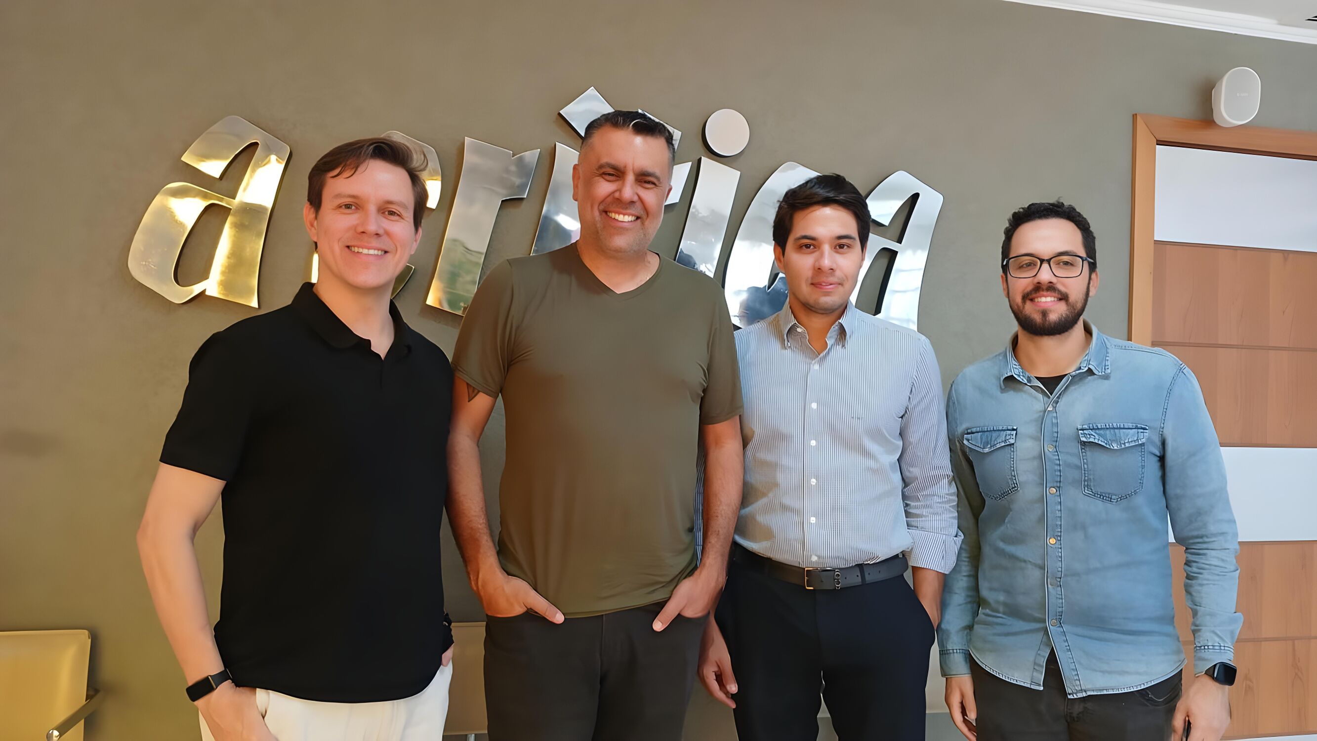 Durante visita à redação do Jornal A Crítica, representantes da Motiva Pantanal apresentaram os planos para a BR-163. Na foto, Marcelo Varella (assessor de comunicação), Jair Xavier (gerente de comunicação), Enrico Feitosa (diretor do Grupo Feitosa de Com