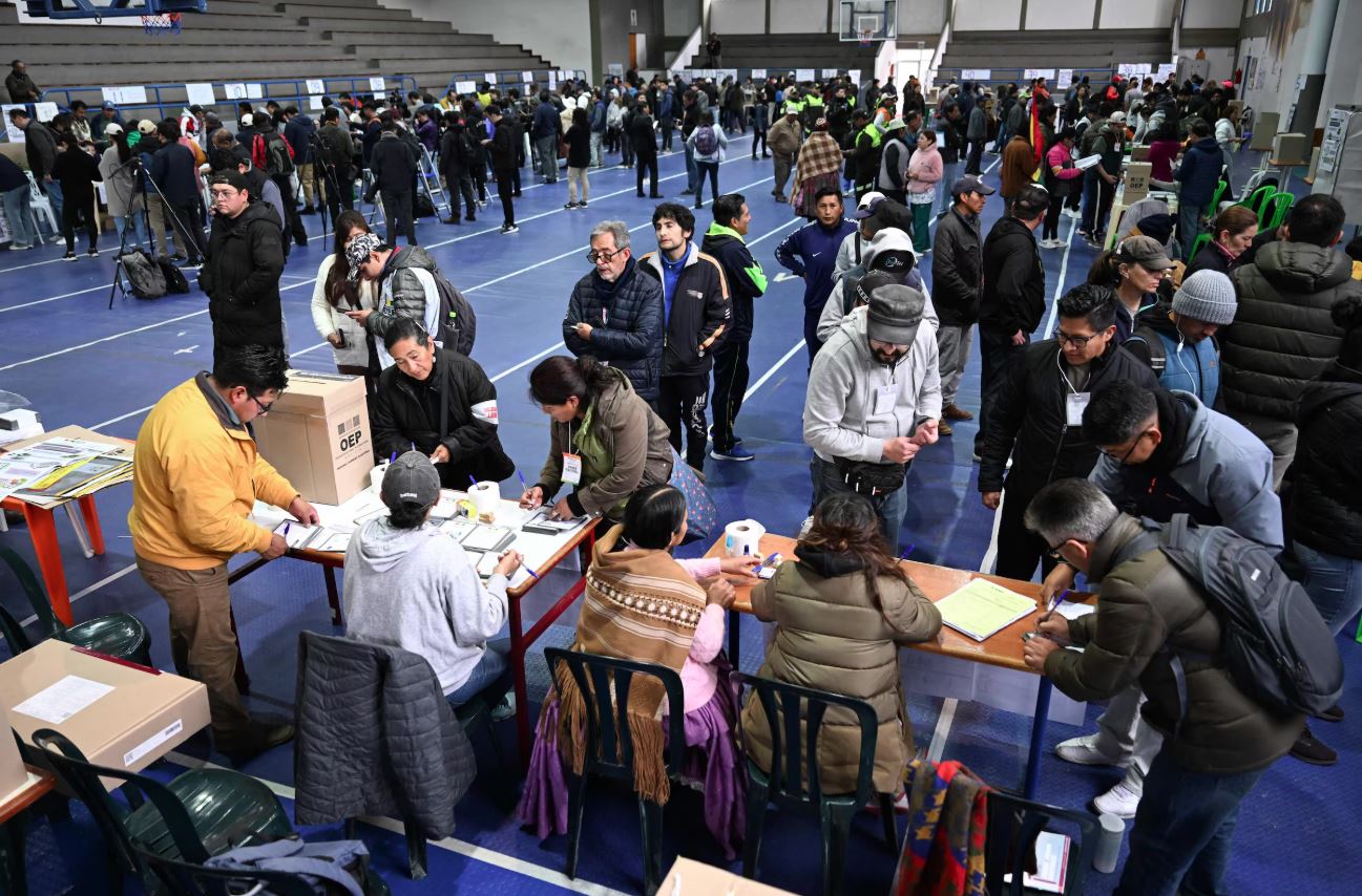 Bolivianos votam em La Paz.